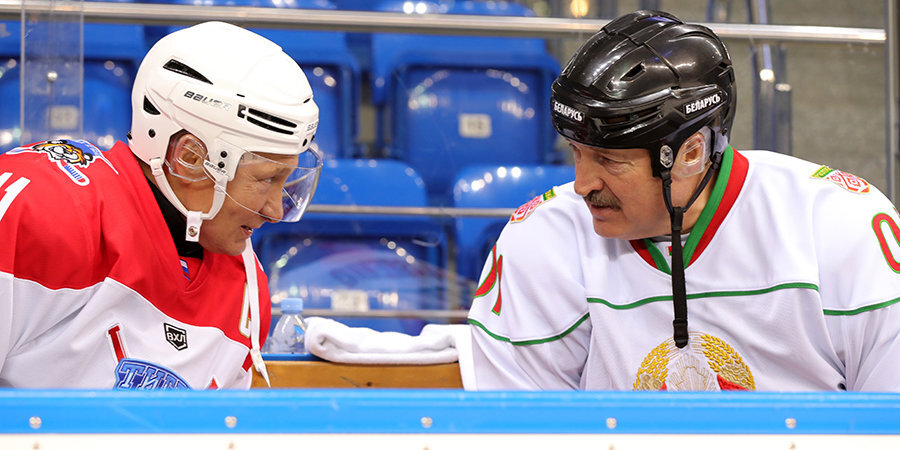 Путин и Лукашенко в Сочи сыграли в хоккей