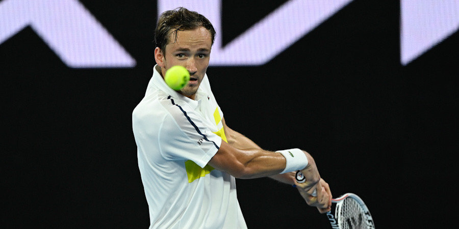 Медведев вышел в 1/8 финала Australian Open, продлив серию побед до 17 матчей подряд