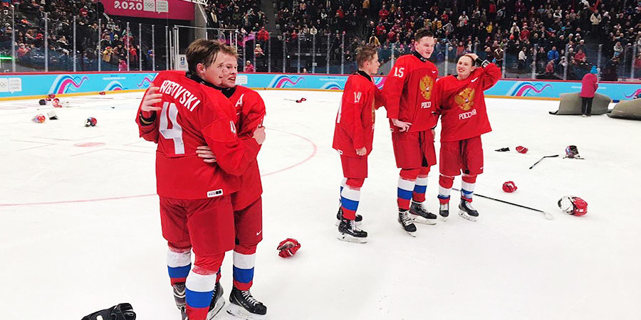 Россия впервые выиграла юношескую Олимпиаду, растерзав США в финале. Голы, празднование и гимн. Видео уже внутри