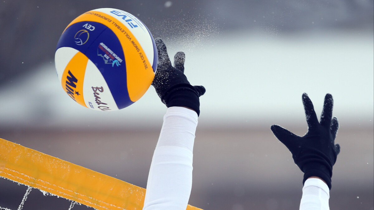 Петербургский «Зенит» стал победителем первого этапа Кубка России по волейболу на снегу