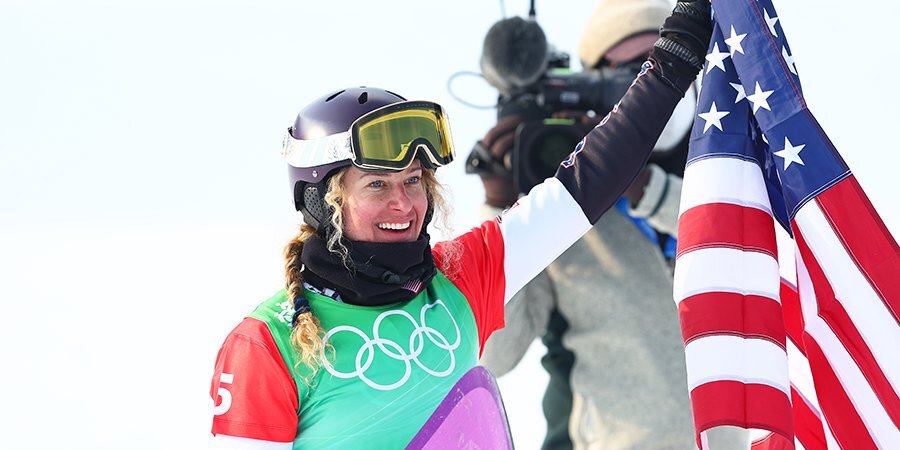 Джейкобеллис принесла сборной США первое золото Игр-2022, победив в сноуборд-кроссе