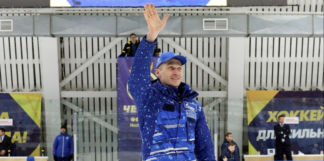 Сотников победил в ледовых гонках на КАМАЗах в Набережных Челнах