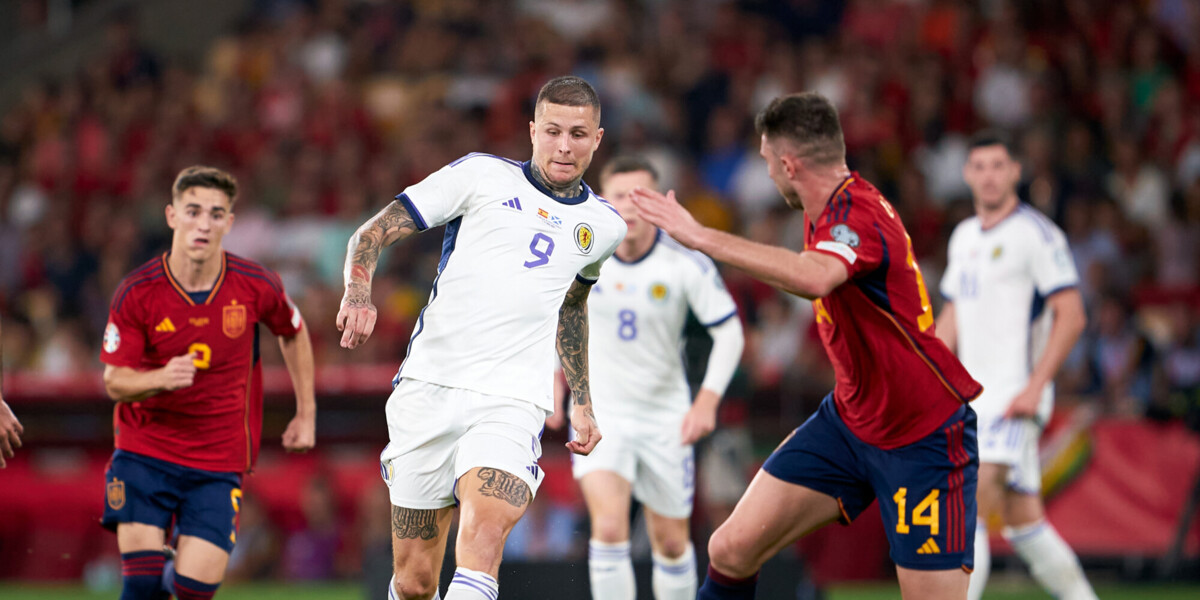 Футболисты сборной Испании обыграли шотландцев в матче отбора ЧЕ‑2024, Албания разгромила команду Чехии
