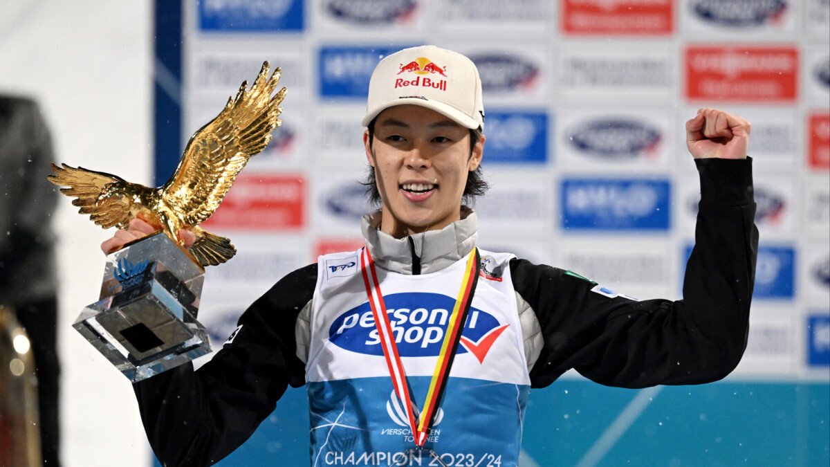Японец Кобаяси в третий раз стал победителем «Турне четырех трамплинов»