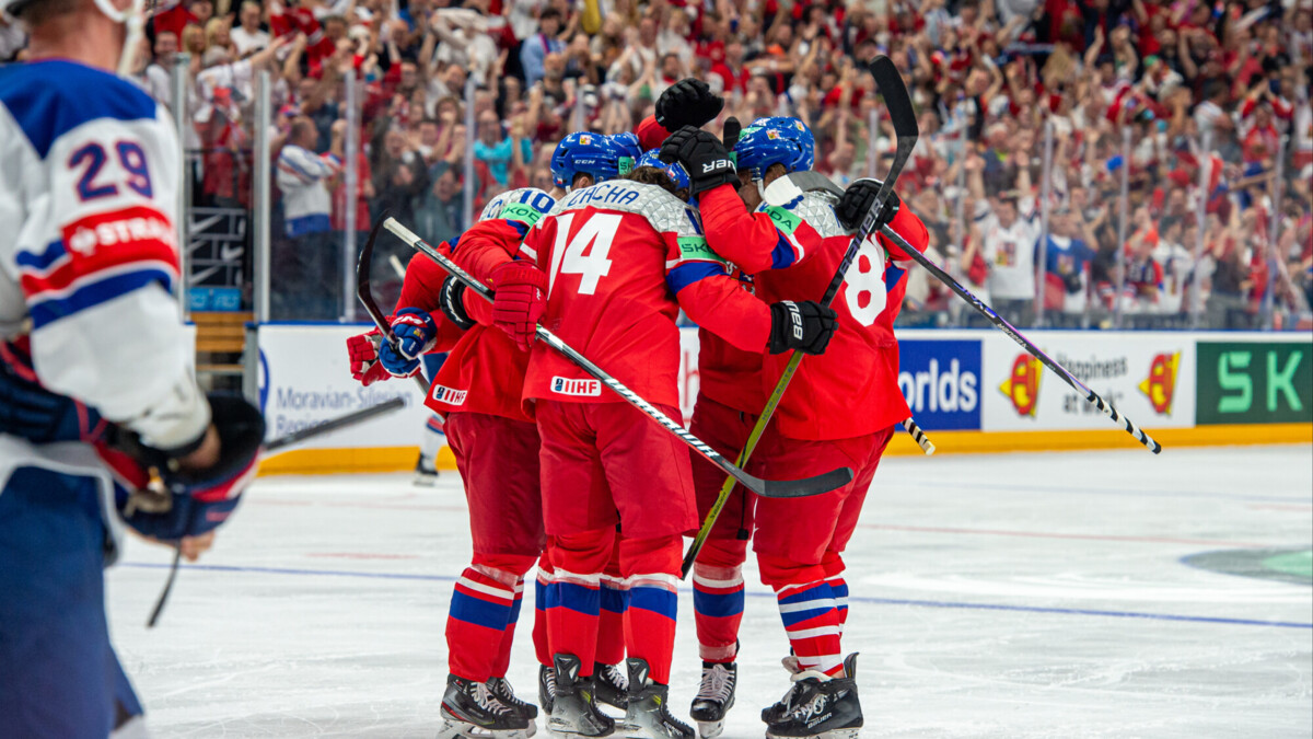 Сборная Чехии обыграла США и вышла в полуфинал домашнего ЧМ по хоккею