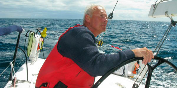 «Завещание написал. Там разберутся». 66-летний яхтсмен отправляется в одиночную кругосветную гонку