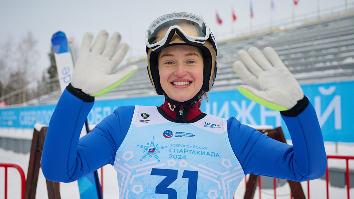 Александра Кустова стала победительницей Спартакиады в соревнованиях на большом трамплине