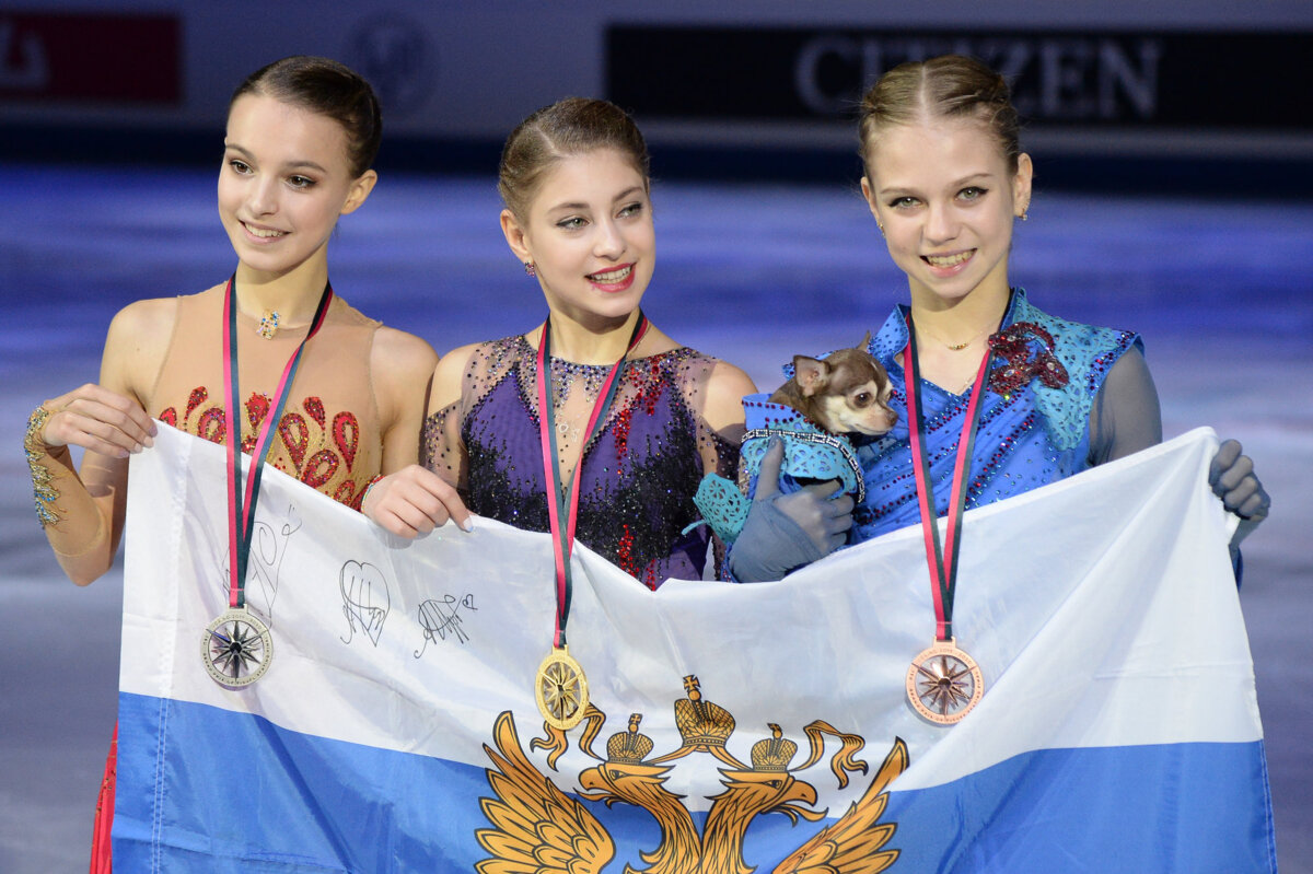 Щербакова, Косторная и Трусова провели первую официальную тренировку на ЧЕ