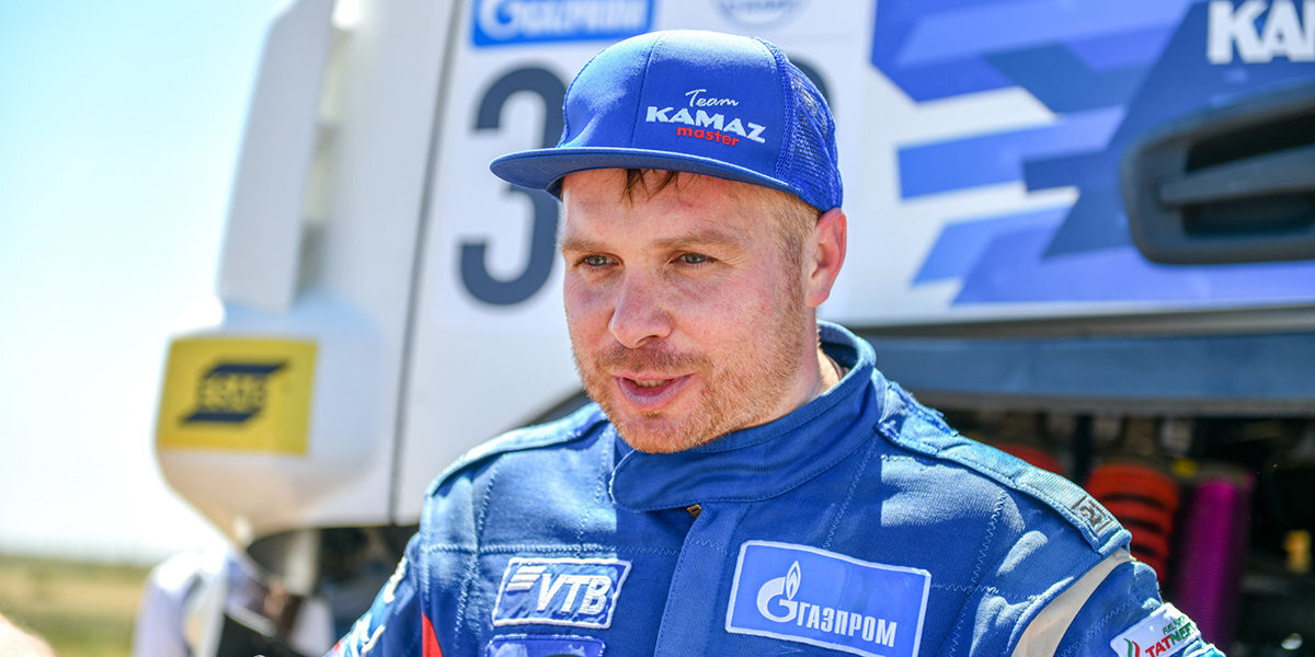Николаев рассказал, на чем его экипаж потерял время на третьем этапе «Шелкового пути»