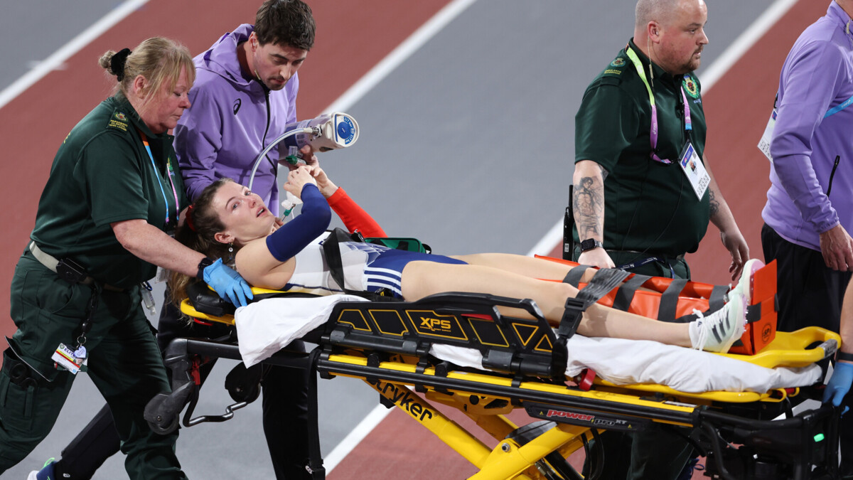 Чемпионка Франции по прыжкам с шестом получила тяжелую травму на ЧМ в помещении и была госпитализирована — СМИ