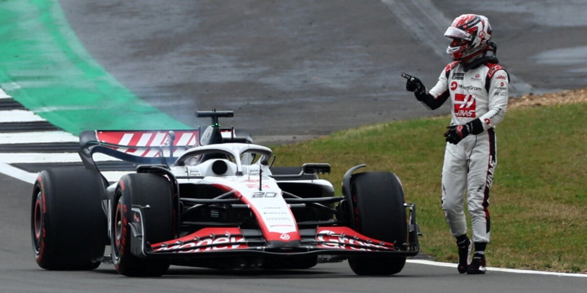 Пилот «Хааса» Магнуссен сошел с гонки на Гран‑при Великобритании после задымления машины