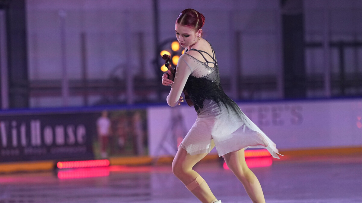 Фигуристка Трусова выступила с показательным номером на Кубке Московского спорта