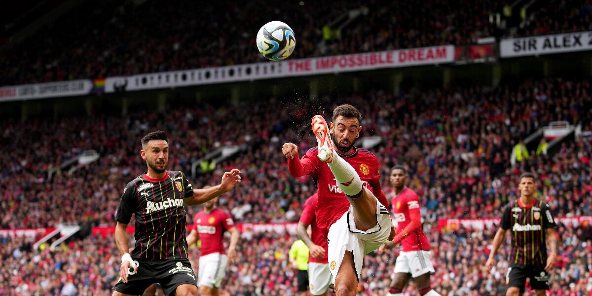 «Манчестер Юнайтед» обыграл «Ланс» в товарищеском матче, Онана дебютировал и пропустил гол с центра поля