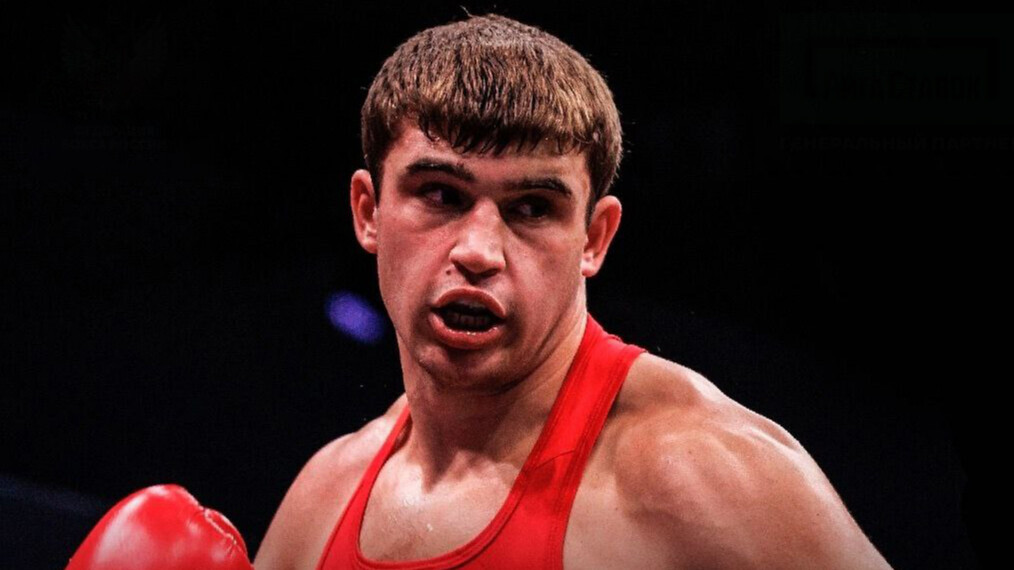 Российский боксер Суров вышел в полуфинал чемпионата мира в Дубае