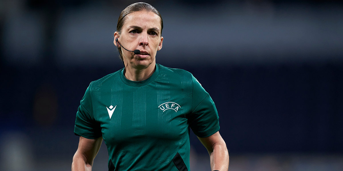 Фраппар стала первой женщиной-арбитром, работающей на матче мужского чемпионата мира по футболу