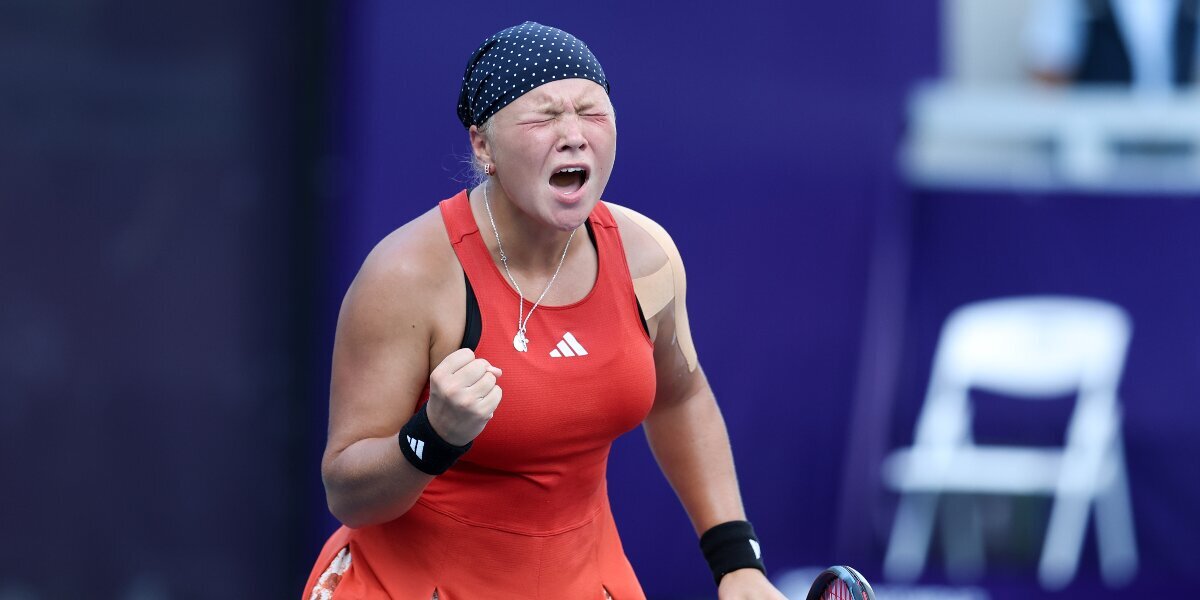 Россиянка Шнайдер вышла во второй раунд теннисного турнира в Китае