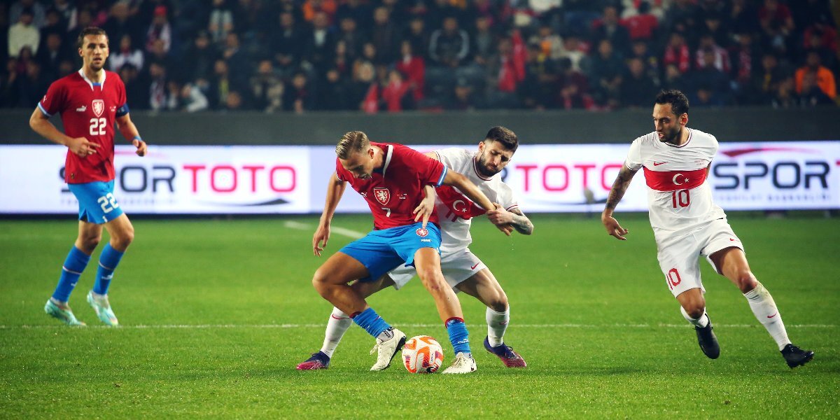 Гол Чалханоглу принес сборной Турции победу над Чехией в товарищеском матче