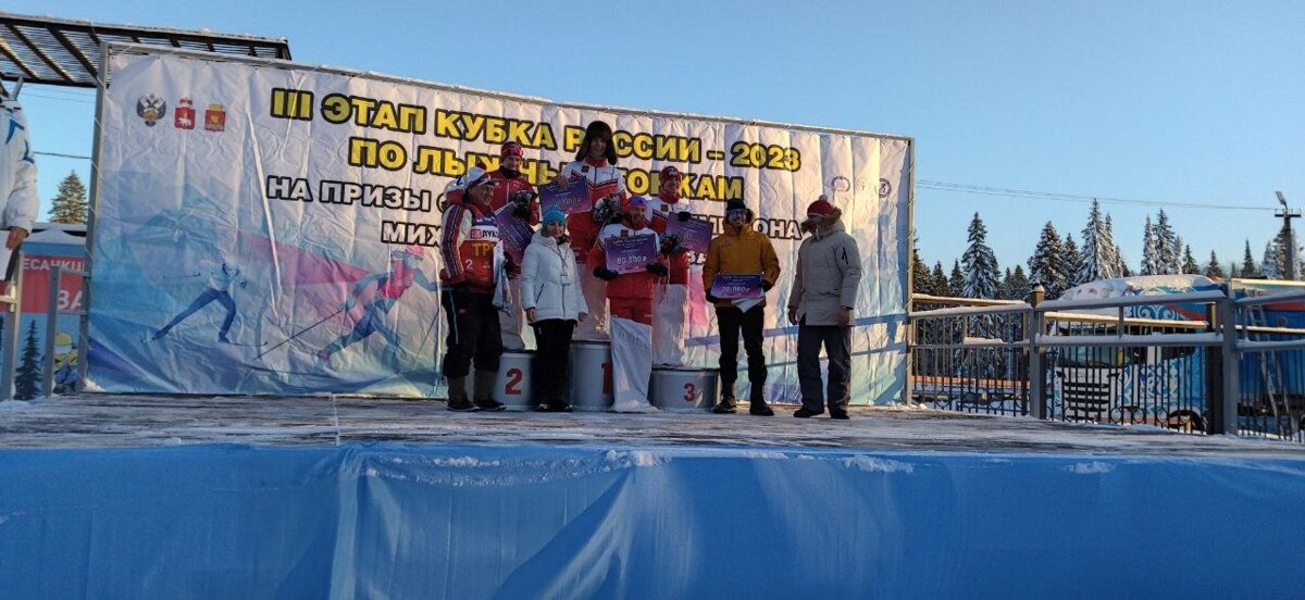 Лыжники сборной России вышли на награждение в мешках в ответ на слова Устюгова