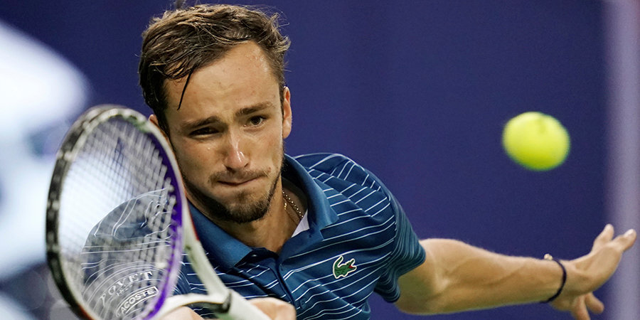 Медведев проиграл Циципасу в своем дебютном матче на Итоговом турнире ATP