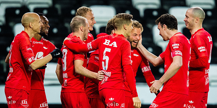 Футболисты норвежского клуба устроили оргию на газоне домашнего стадиона