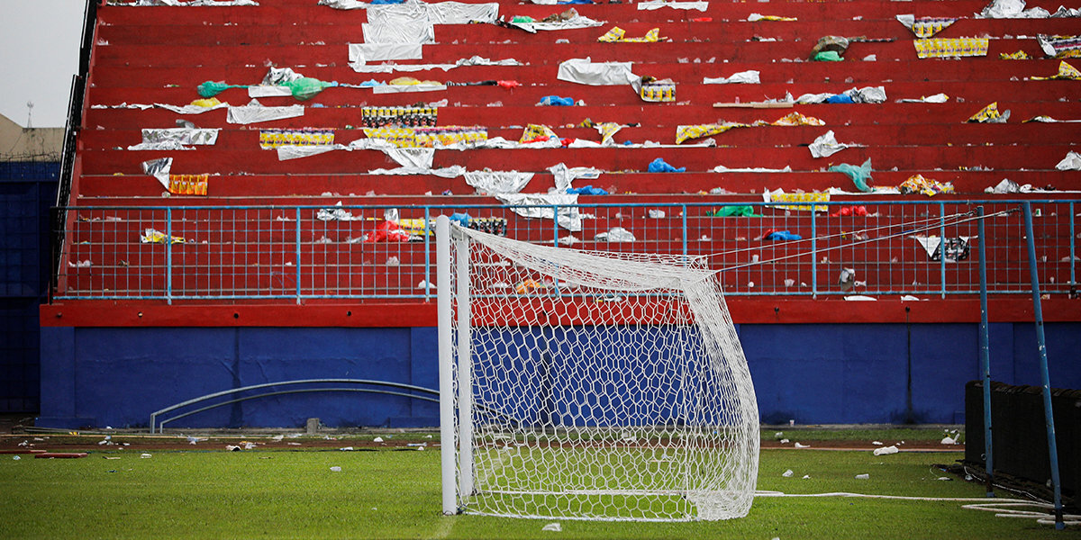 «Трагедия за гранью понимания». Глава ФИФА Инфантино выразил соболезнования жертвам давки на стадионе в Индонезии