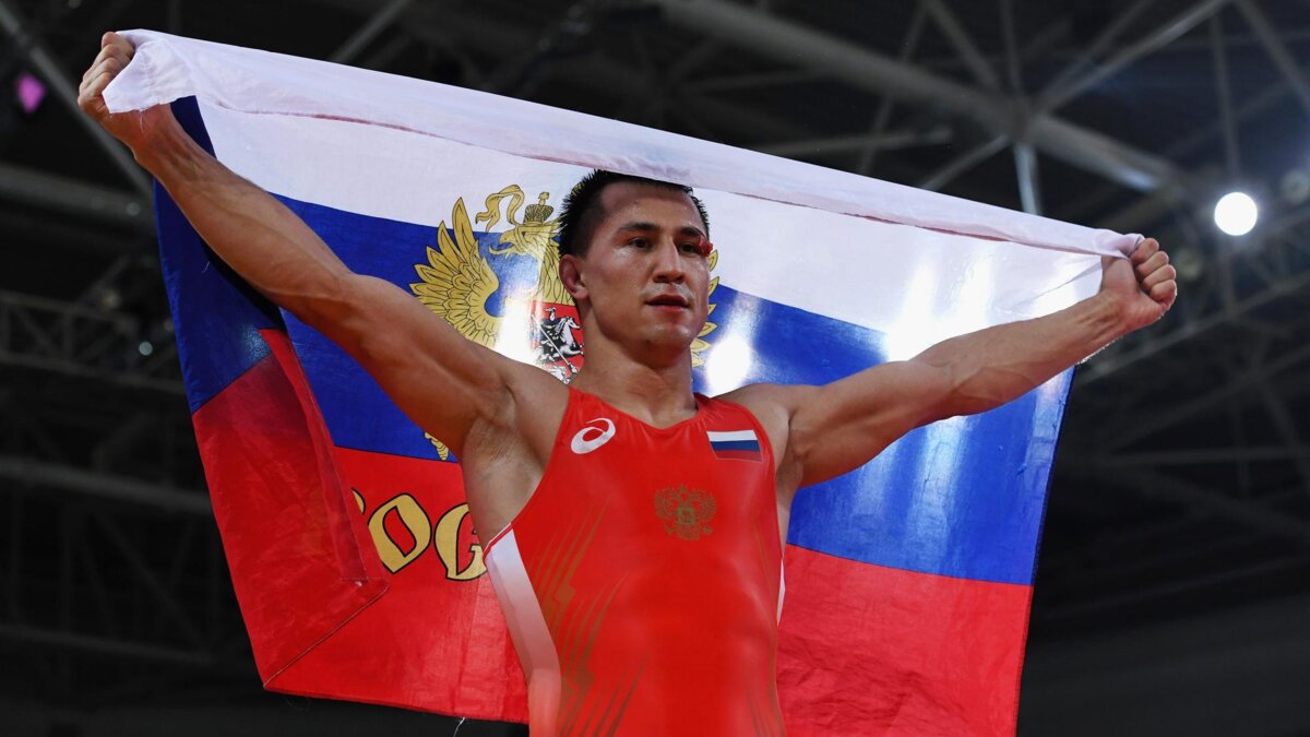 Россиянин Власов стал трехкратным чемпионом мира по греко-римской борьбе