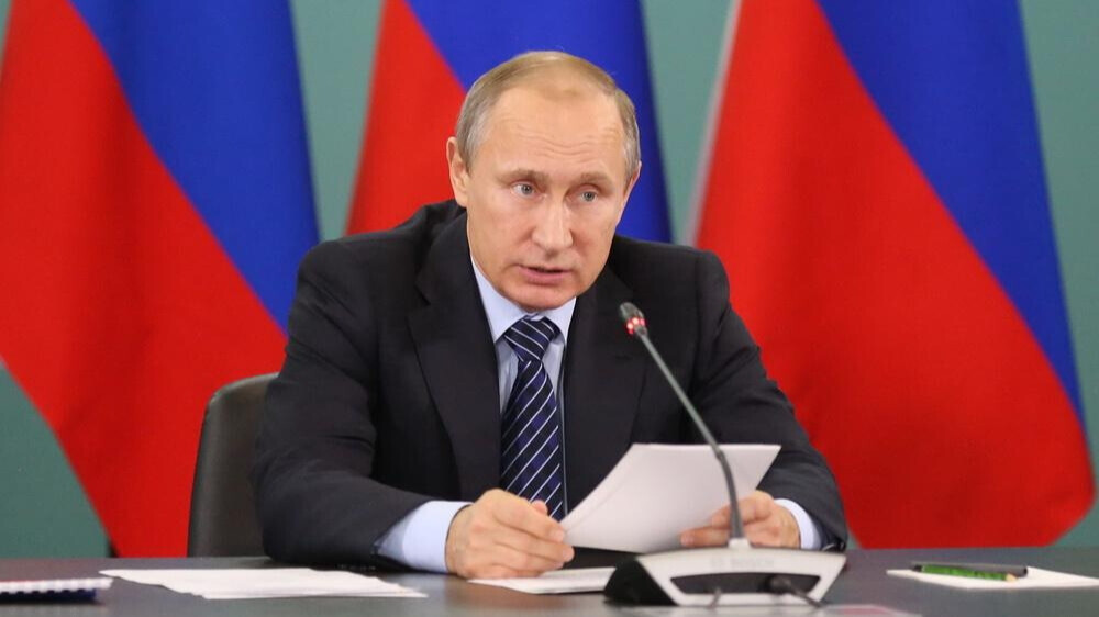 Путин: «Спорт помогает добиваться поставленных целей, Россия по праву славится богатыми традициями физкультурного движения»