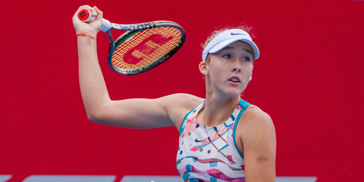 Мирра Андреева не сумела выйти в четвертьфинал теннисного турнира в Гонконге