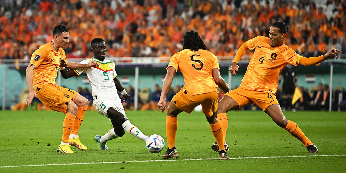 Менди и Гейе из сборной Сенегала получили желтые карточки в матче ЧМ-2022 с Нидерландами (видео)
