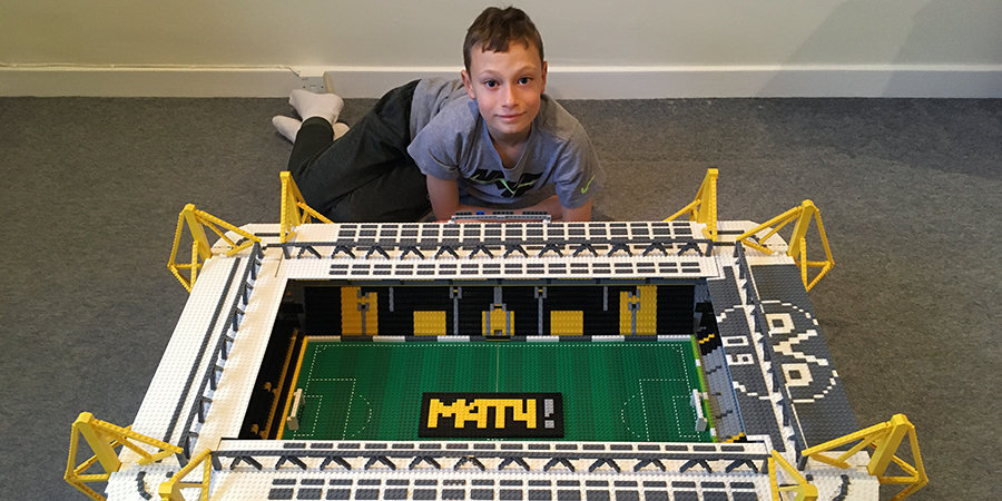«Российские стадионы невероятные». 12-летний британский школьник хочет построить арены РПЛ из Лего