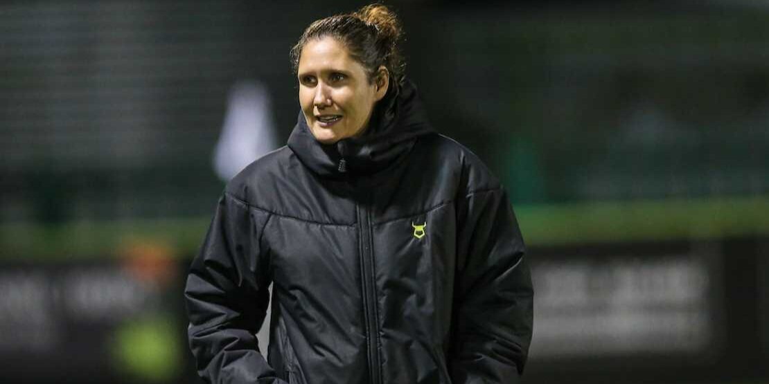 В Англии женщина впервые стала тренером мужской профессиональной футбольной команды