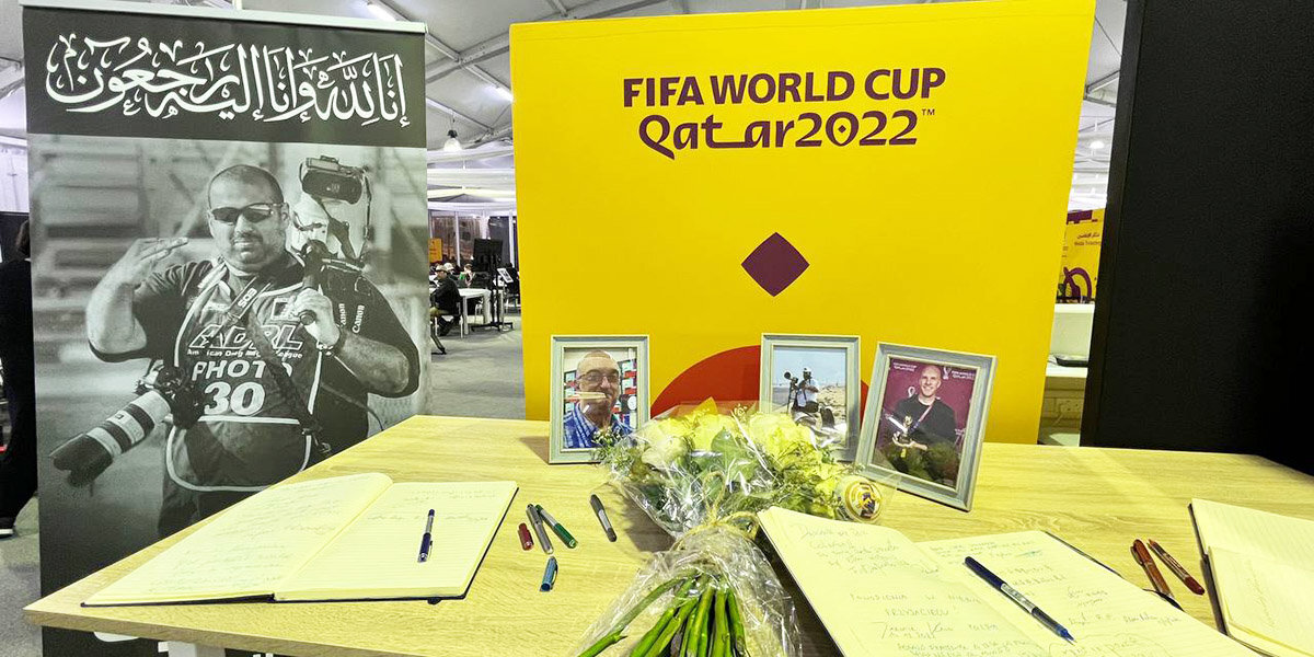 В пресс‑центре катарского стадиона «Эль‑Байт» почтили память умерших по ходу ЧМ‑2022 журналистов