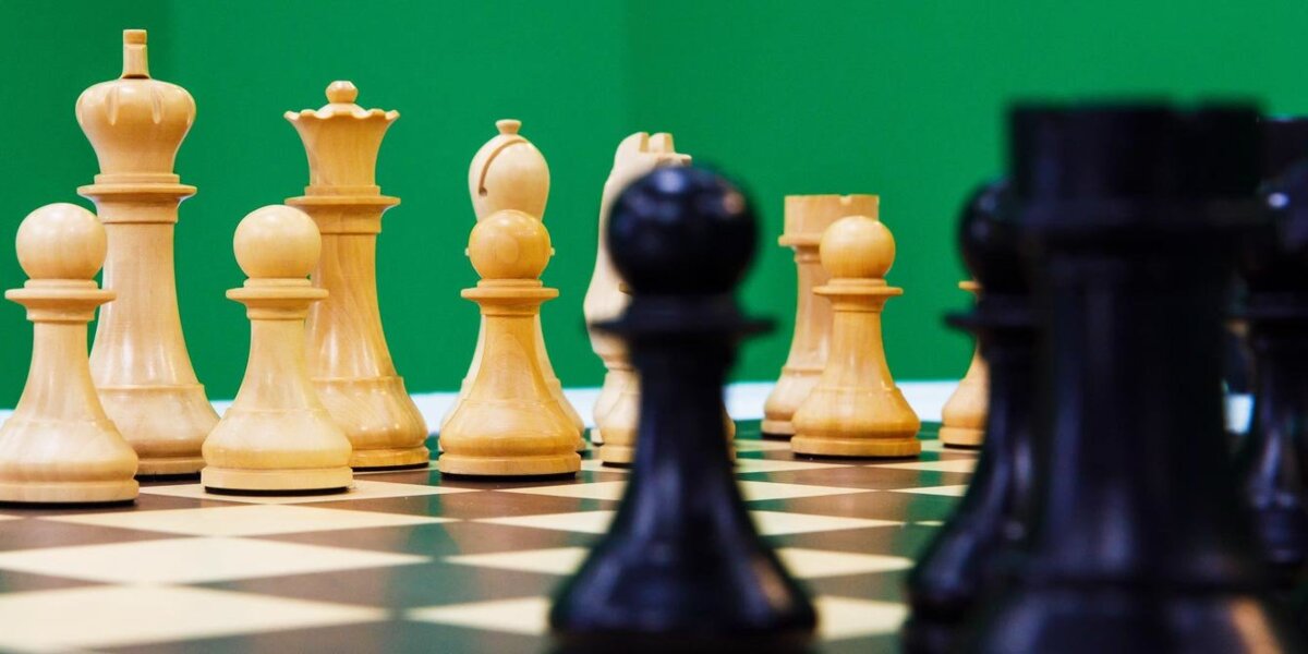 Matchtv.ru покажет встречу российского гроссмейстера Дубова с юными шахматистами Санкт-Петербурга