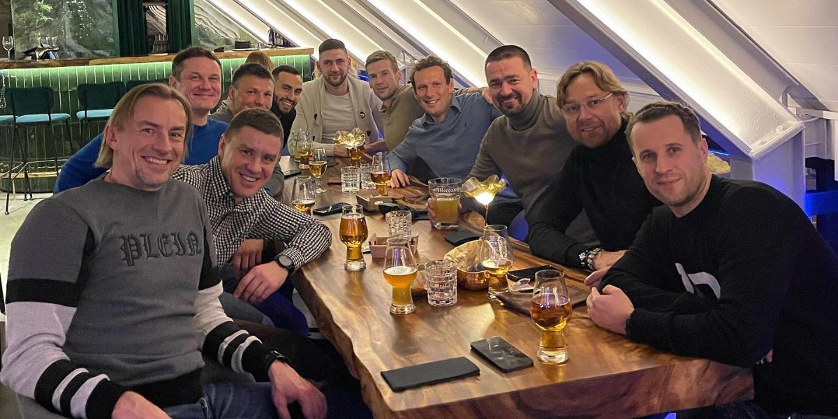 Фото дружеской встречи игроков сборной Эстонии с Карпиным вызвало скандал, капитана команды готовы лишить повязки