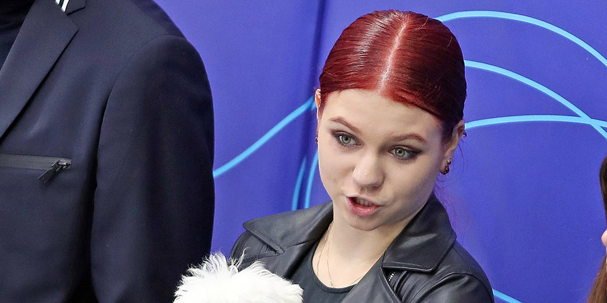 Трусова отреагировала на инцидент с мужчиной, который выбежал к ней на лед после произвольной программы на Гран-при России