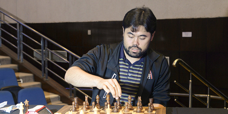 Накамура повел в серии с Карлсеном в Гранд-финале онлайн-турнира