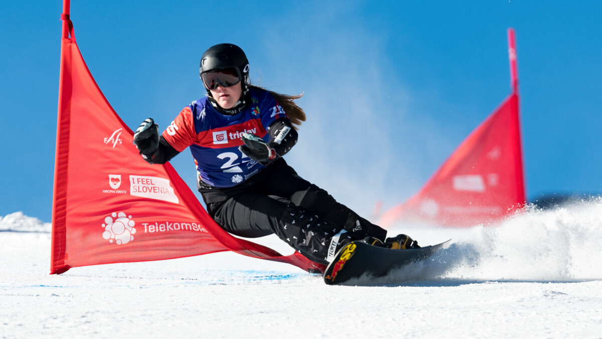 Сноубордистка Надыршина стала третьей на этапе Кубка мира в Австрии