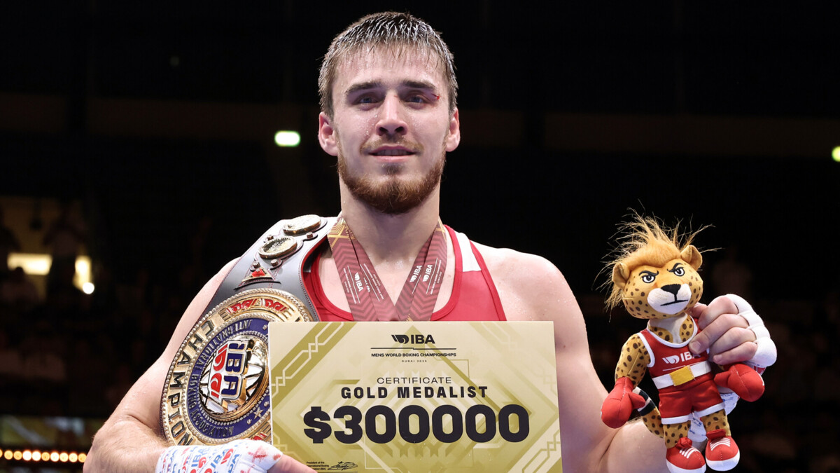 Российский боксер Атаев выиграл золотую медаль чемпионата мира в Дубае