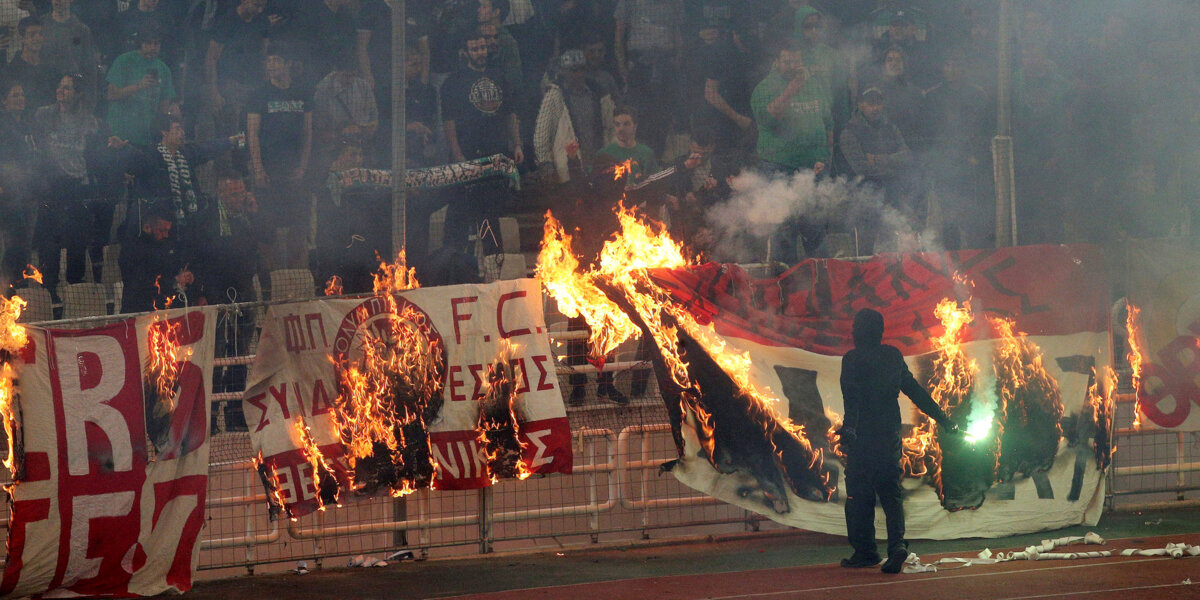 Матч «Панатинаикос» — «Олимпиакос» не был доигран из-за беспорядков фанатов