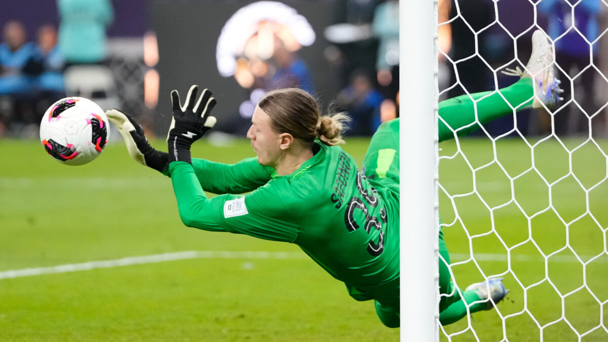 «В футболе детали решают многое». Радимов — о четырех отбитых пенальти Сафоновым