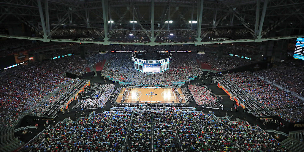 77 тысяч зрителей на студенческом баскетболе. Как это вообще возможно?