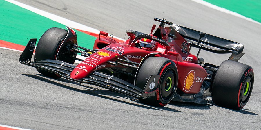 Леклер показал лучшее время в квалификации Гран-при Испании, болид Ферстаппена потерял мощность в решающей попытке
