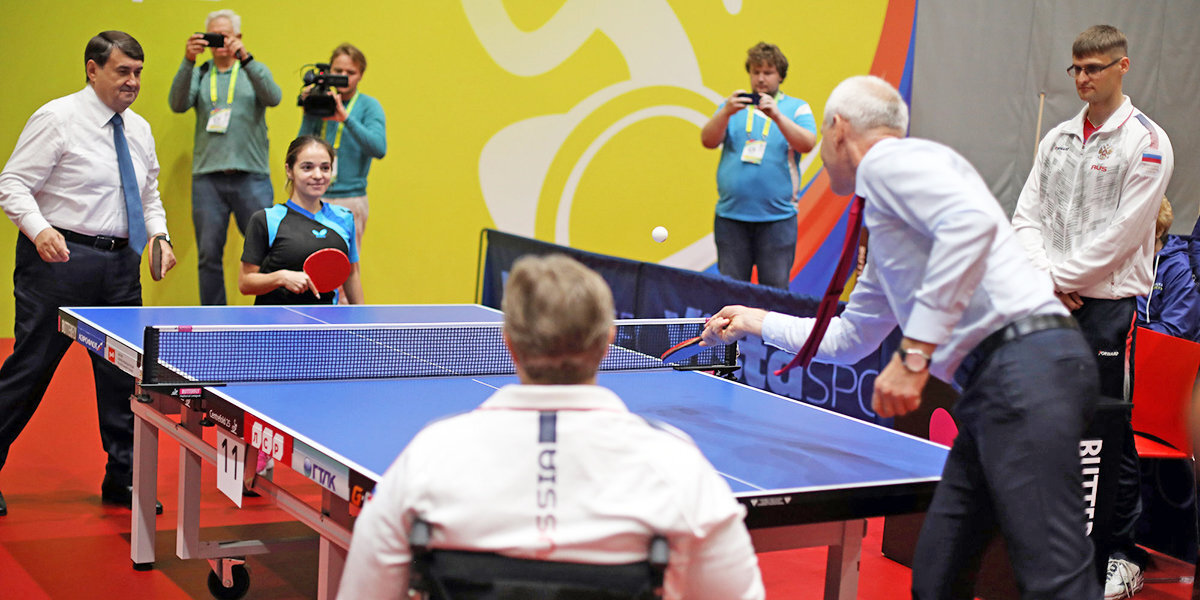 Левитин и Матыцин в Сочи сыграли в настольный теннис с паралимпийцами