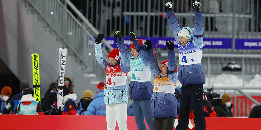 Российские летающие лыжники завоевали первую медаль ОИ в истории, выиграв серебро в командных смешанных соревнованиях
