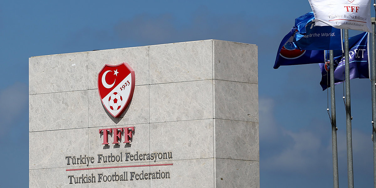 Неизвестные обстреляли здание Федерации футбола Турции