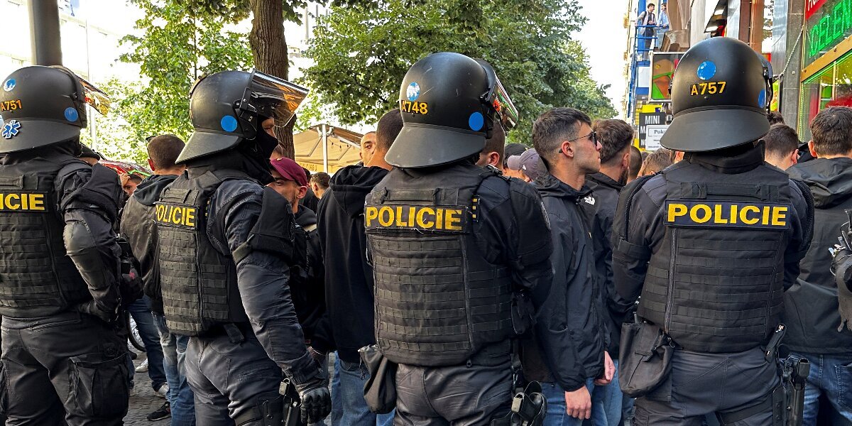 Фанаты «Вест Хэма» вступили в столкновение с полицией после победы своего клуба в финале Лиги конференций