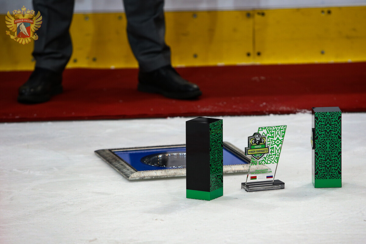 Российские хоккеисты выбросили награды на лёд. Крупный скандал на международном турнире