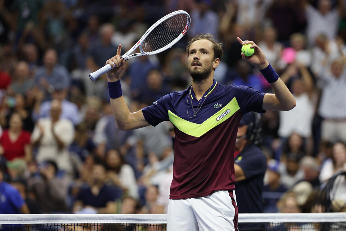 Медведев разорвал лучшего теннисиста мира в полуфинале US Open. И обломал  американцев!