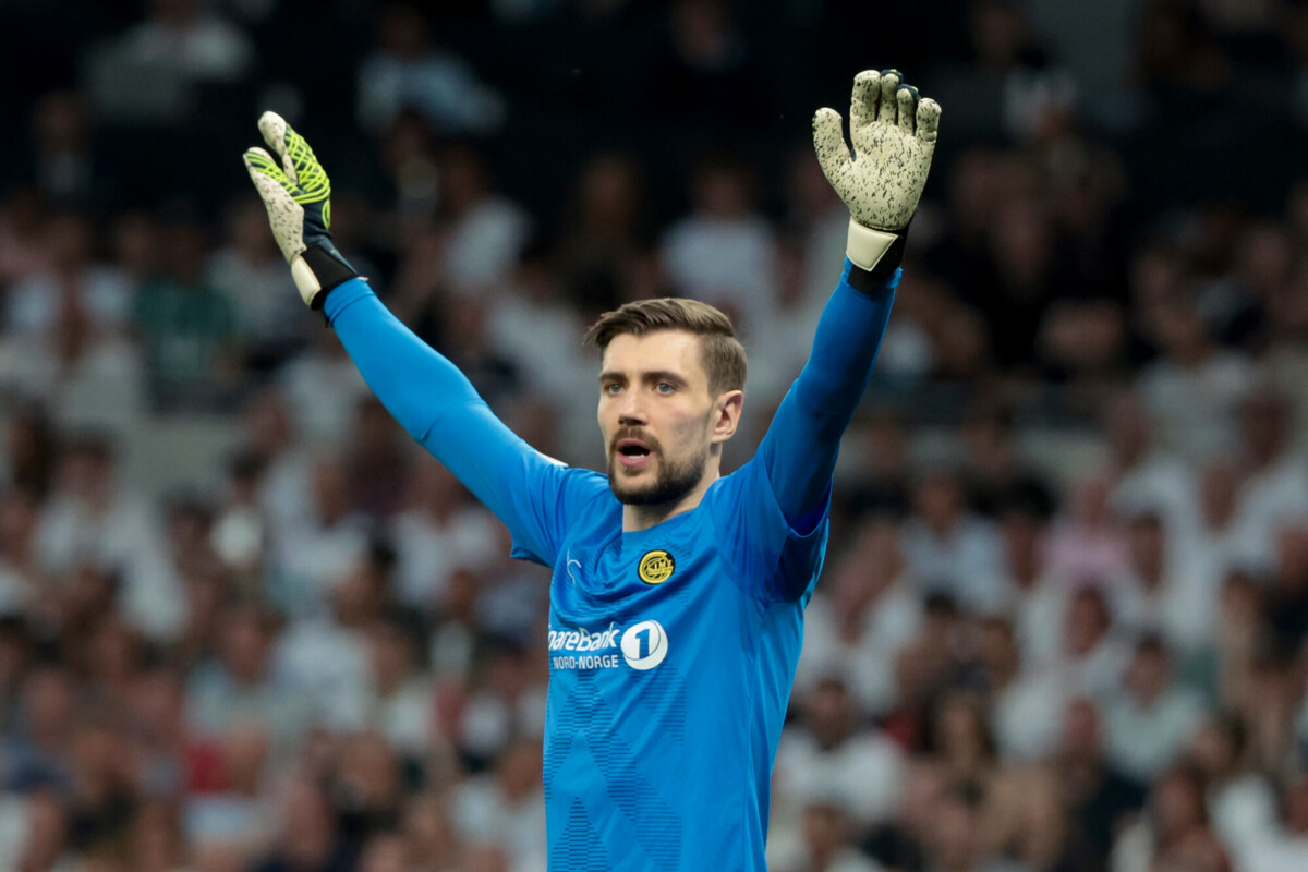 Топ-вратарь порвал с Россией ради европейской сборной. Мостовой не осуждает