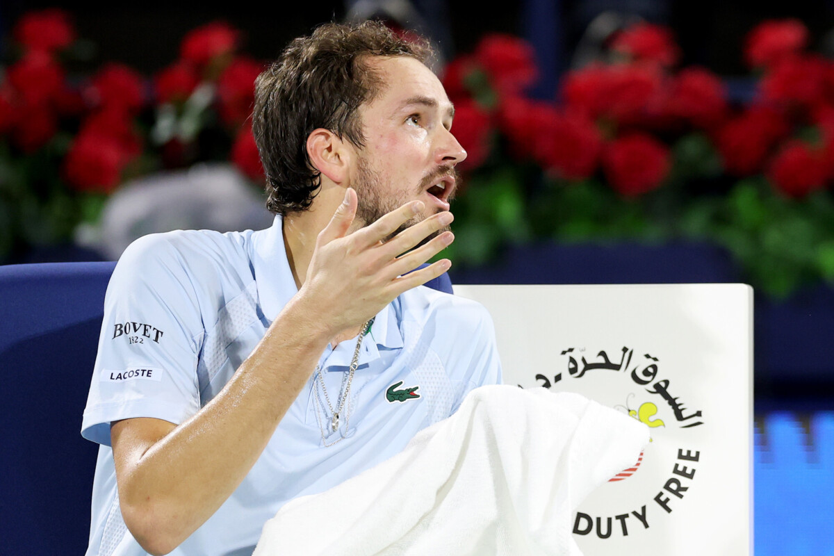 Медведев отдал почти выигранный матч. И обвинил судью в русофобии